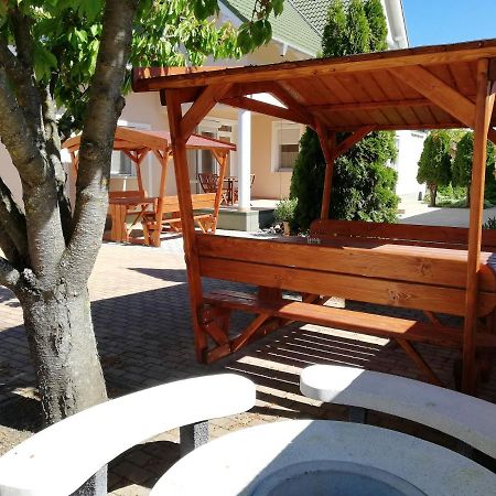 Imola És Andrea Apartmanház Hajdúszoboszló Exterior foto