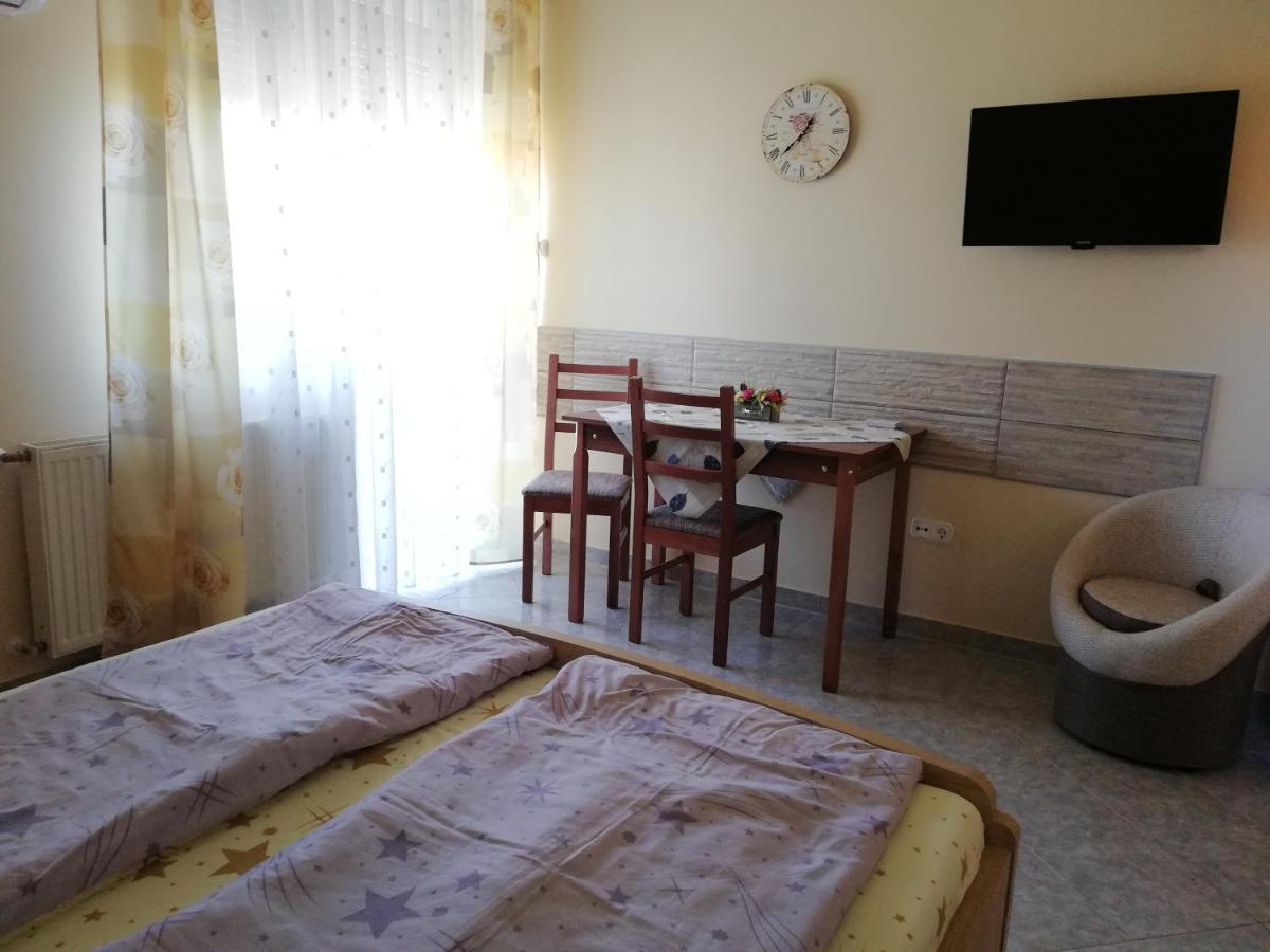 Imola És Andrea Apartmanház Hajdúszoboszló Exterior foto