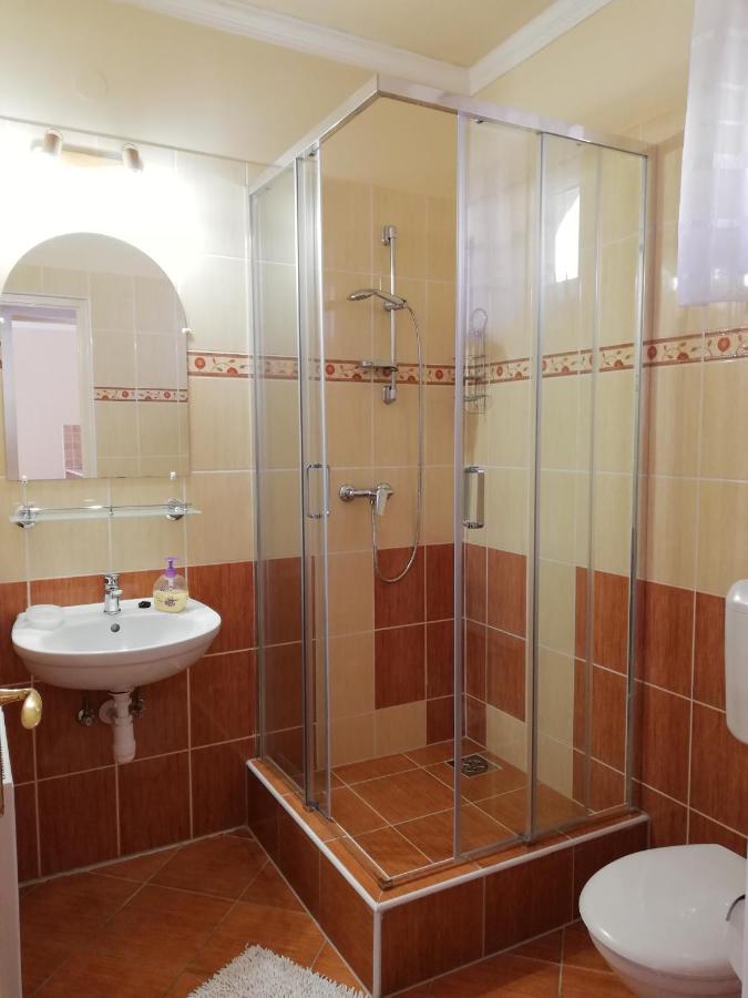 Imola És Andrea Apartmanház Hajdúszoboszló Exterior foto