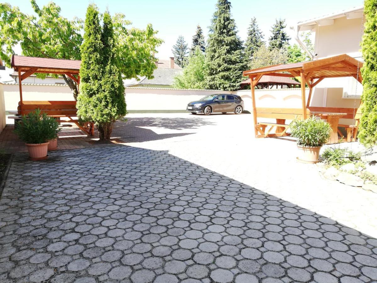 Imola És Andrea Apartmanház Hajdúszoboszló Exterior foto